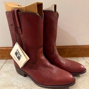 NWT Frye Cowboy Boots